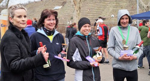 Katrin Ochs gewinnt beim 5. Neckarufer Marathon in Stuttgart 